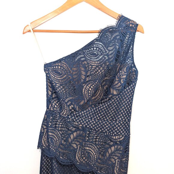 BCBGMaxAzria | Alisha Lace One Shoulder Asymmetrical Dress in Navy | Size 2 - Picture 6 of 14